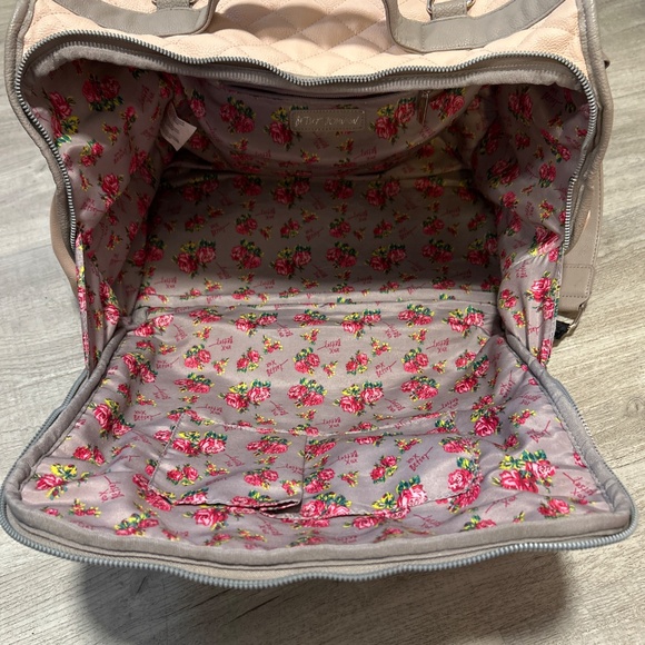 Betsey Johnson Travel Diaper bag. - Picture 2 of 7